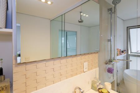 Apartamento à venda com 70m², 1 quarto e 2 vagas Apartamento à venda com 70m², 1 quarto e 2 vagasBanheiro da Suíte