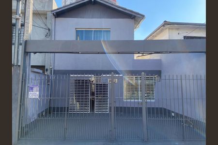 Casa à venda com 160m², 3 quartos e 2 vagas Casa à venda com 160m², 3 quartos e 2 vagasFachada