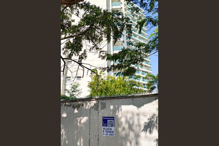 Apartamento à venda com 68m², 1 quarto e 3 vagas Apartamento à venda com 68m², 1 quarto e 3 vagasPlaca