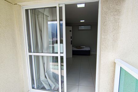 Apartamento à venda com 68m², 1 quarto e 3 vagas Apartamento à venda com 68m², 1 quarto e 3 vagasVaranda