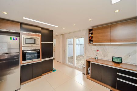 Casa à venda com 330m², 3 quartos e 8 vagas Casa à venda com 330m², 3 quartos e 8 vagasCozinha
