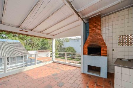 Casa à venda com 330m², 3 quartos e 8 vagas Casa à venda com 330m², 3 quartos e 8 vagasChurrasqueira