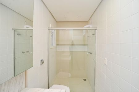 Casa à venda com 330m², 3 quartos e 8 vagas Casa à venda com 330m², 3 quartos e 8 vagasBanheiro da Suíte 1