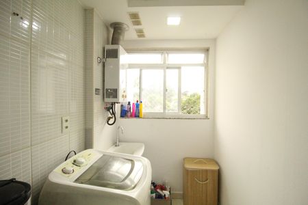 Apartamento à venda com 82m², 3 quartos e 1 vagaÁrea de serviço