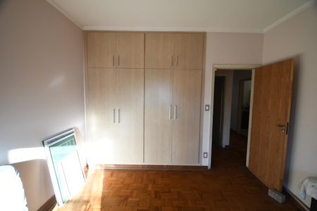 Casa à venda com 330m², 3 quartos e 6 vagasQuarto 2