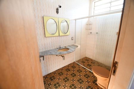 Casa à venda com 330m², 3 quartos e 6 vagasBanheiro 1