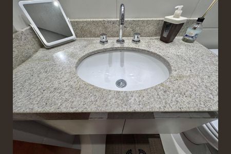 Apartamento à venda com 100m², 2 quartos e 2 vagas Apartamento à venda com 100m², 2 quartos e 2 vagasBanheiro da Suíte