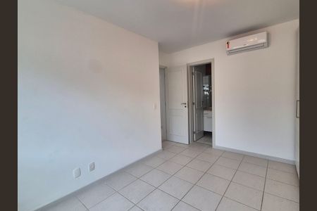 Casa de condomínio à venda com 350m², 4 quartos e 4 vagas Casa de condomínio à venda com 350m², 4 quartos e 4 vagasSuite 3