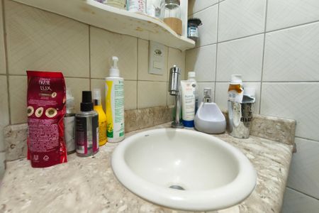 Casa de condomínio à venda com 63m², 2 quartos e 1 vagaBanheiro Social