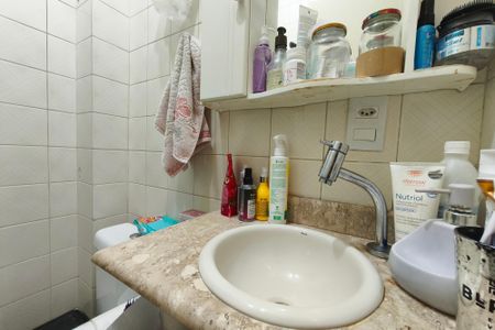 Casa de condomínio à venda com 63m², 2 quartos e 1 vagaBanheiro Social