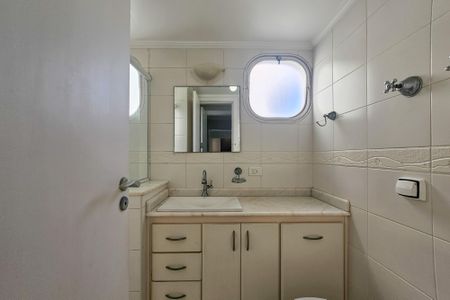 Apartamento para alugar com 200m², 2 quartos e 1 vaga Apartamento para alugar com 200m², 2 quartos e 1 vagaBanheiro da Suíte