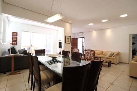 Casa para alugar com 350m², 4 quartos e 4 vagasSala