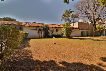 Casa para alugar com 350m², 4 quartos e 4 vagasFachada