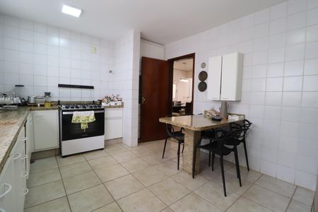 Casa para alugar com 350m², 4 quartos e 4 vagasCozinha