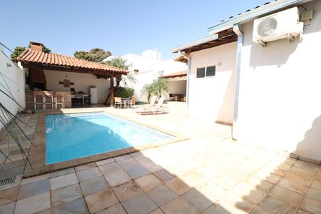 Casa para alugar com 350m², 4 quartos e 4 vagasPiscina