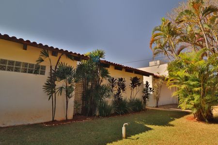 Casa para alugar com 350m², 4 quartos e 4 vagasFachada