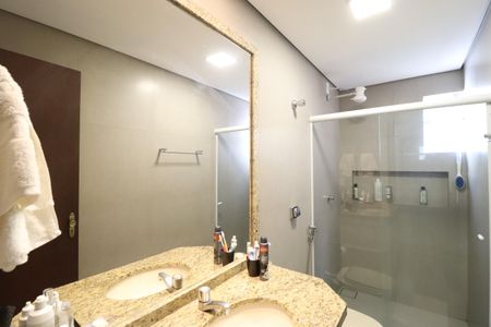 Casa para alugar com 350m², 4 quartos e 4 vagasBanheiro Suíte 1