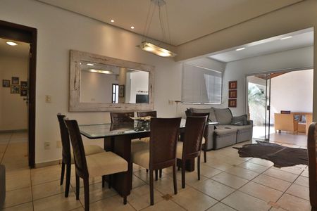 Casa para alugar com 350m², 4 quartos e 4 vagasSala