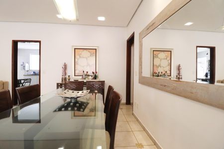 Casa para alugar com 350m², 4 quartos e 4 vagasSala