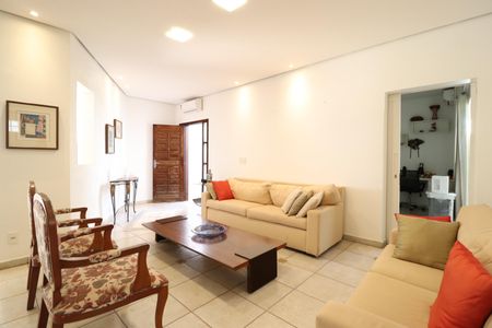 Casa para alugar com 350m², 4 quartos e 4 vagasSala