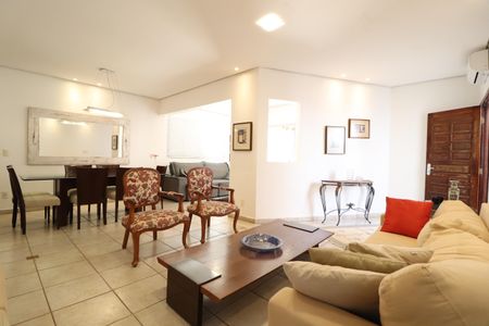 Casa para alugar com 350m², 4 quartos e 4 vagasSala