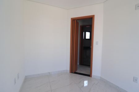 Apartamento à venda com 76m², 2 quartos e 1 vagaQuarto 2