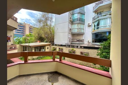 Apartamento à venda com 68m², 2 quartos e 1 vaga Apartamento à venda com 68m², 2 quartos e 1 vagaVaranda