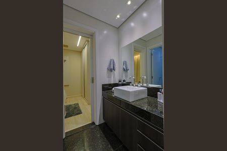 Apartamento à venda com 314m², 4 quartos e 5 vagasBanheiro dos Quartos 1 e 2