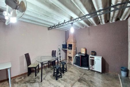 Casa à venda com 124m², 3 quartos e 4 vagas Casa à venda com 124m², 3 quartos e 4 vagasÁrea comum - Churrasqueira