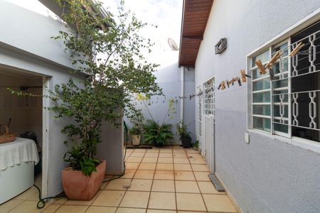 Casa à venda com 120m², 3 quartos e 2 vagas Casa à venda com 120m², 3 quartos e 2 vagasQuintal