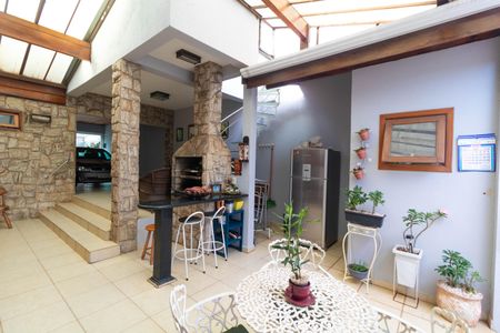 Casa à venda com 120m², 3 quartos e 2 vagas Casa à venda com 120m², 3 quartos e 2 vagasVaranda com Churrasqueira