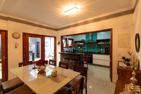 Casa à venda com 120m², 3 quartos e 2 vagas Casa à venda com 120m², 3 quartos e 2 vagasSala