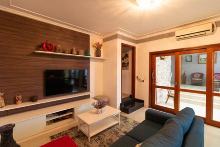 Casa à venda com 120m², 3 quartos e 2 vagas Casa à venda com 120m², 3 quartos e 2 vagasSala