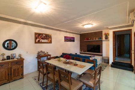 Casa à venda com 120m², 3 quartos e 2 vagas Casa à venda com 120m², 3 quartos e 2 vagasSala