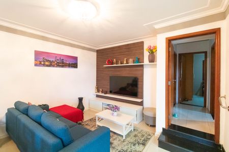 Casa à venda com 120m², 3 quartos e 2 vagas Casa à venda com 120m², 3 quartos e 2 vagasSala