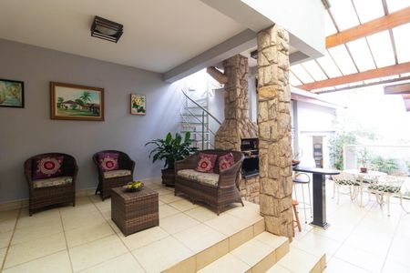 Casa à venda com 120m², 3 quartos e 2 vagas Casa à venda com 120m², 3 quartos e 2 vagasVaranda com Churrasqueira