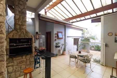 Casa à venda com 120m², 3 quartos e 2 vagas Casa à venda com 120m², 3 quartos e 2 vagasVaranda com Churrasqueira