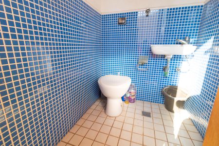 Casa à venda com 120m², 3 quartos e 2 vagas Casa à venda com 120m², 3 quartos e 2 vagas  Área comum Banheiro do Salão do Mezanino