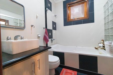 Casa à venda com 120m², 3 quartos e 2 vagas Casa à venda com 120m², 3 quartos e 2 vagasBanheiro