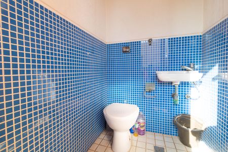 Casa à venda com 120m², 3 quartos e 2 vagas Casa à venda com 120m², 3 quartos e 2 vagas  Área comum Banheiro do Salão do Mezanino