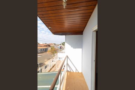 Casa à venda com 120m², 3 quartos e 2 vagas Casa à venda com 120m², 3 quartos e 2 vagasSacada do Salão do Mezanino