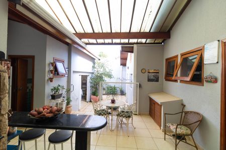 Casa à venda com 120m², 3 quartos e 2 vagas Casa à venda com 120m², 3 quartos e 2 vagasVaranda com Churrasqueira