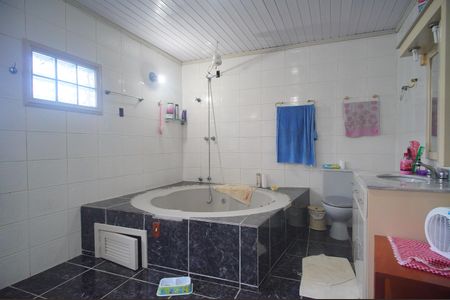 Casa à venda com 200m², 3 quartos e 4 vagasBanheiro da Suíte 1