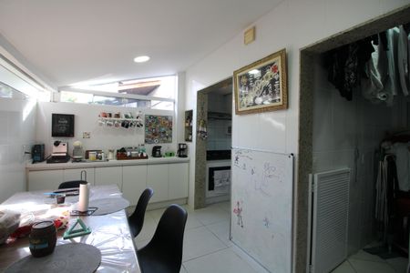 Casa de condomínio à venda com 146m², 4 quartos e 2 vagasCozinha