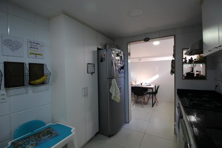 Casa de condomínio à venda com 146m², 4 quartos e 2 vagasCozinha