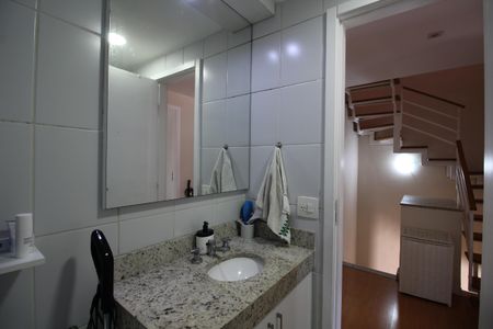Casa de condomínio à venda com 146m², 4 quartos e 2 vagasBanheiro Social