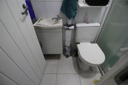 Casa de condomínio à venda com 146m², 4 quartos e 2 vagasBanheiro de Serviço