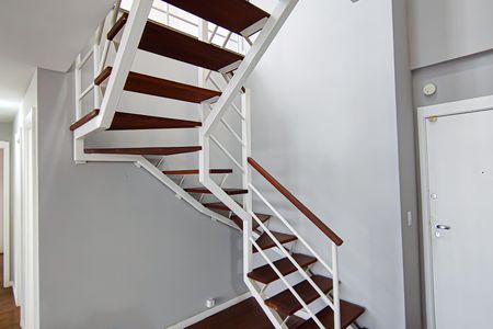 Apartamento para alugar com 185m², 3 quartos e 2 vagas Apartamento para alugar com 185m², 3 quartos e 2 vagasescada