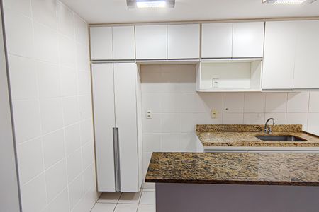 Apartamento para alugar com 185m², 3 quartos e 2 vagas Apartamento para alugar com 185m², 3 quartos e 2 vagasCozinha e Área de Serviço