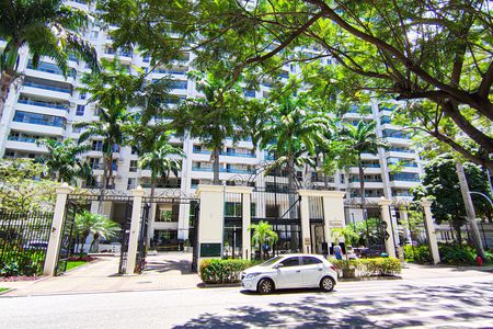 Apartamento para alugar com 185m², 3 quartos e 2 vagas Apartamento para alugar com 185m², 3 quartos e 2 vagasFachada